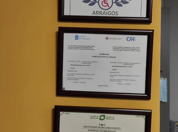 Arraigos Hostel Melide